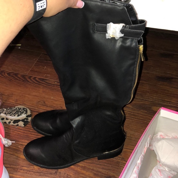 Black faux leather zip up back riding boot - Picture 3 of 4